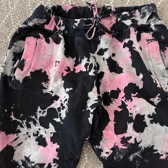 Stylish Joggers in Black and Pink. Size small - Picture 2 of 4